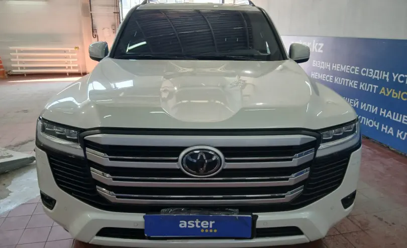 Toyota Land Cruiser 2023 года за 58 000 000 тг. в Астана фото 2
