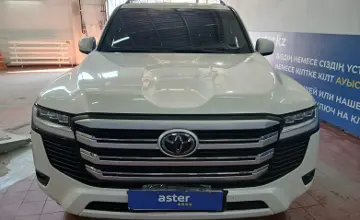 Toyota Land Cruiser 2023 года за 58 000 000 тг. в Астана фото 2