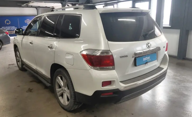 Toyota Highlander 2012 года за 13 000 000 тг. в Астана фото 4