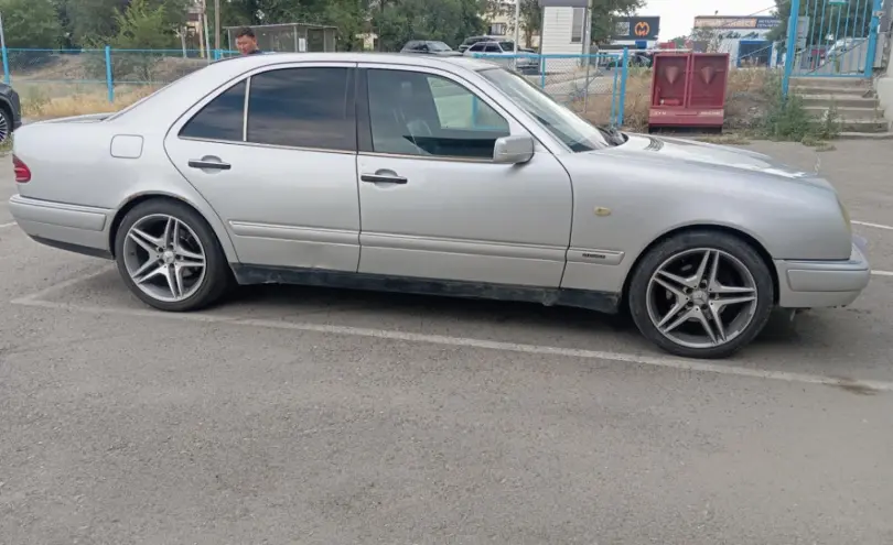 Mercedes-Benz E-Класс 1998 года за 2 800 000 тг. в Тараз фото 4
