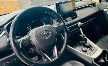 Toyota RAV4 2021 года за 20 000 000 тг. в Атырау