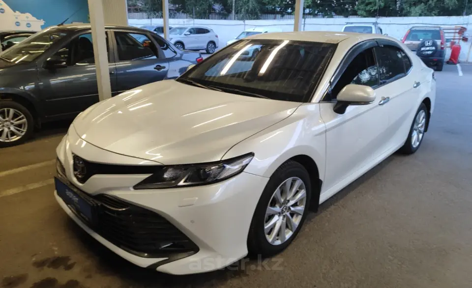 Toyota Camry 2019 года за 11 800 000 тг. в Алматы