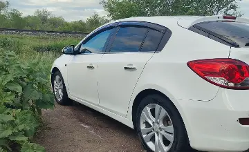 Chevrolet Cruze 2013 года за 3 300 000 тг. в Актобе фото 3