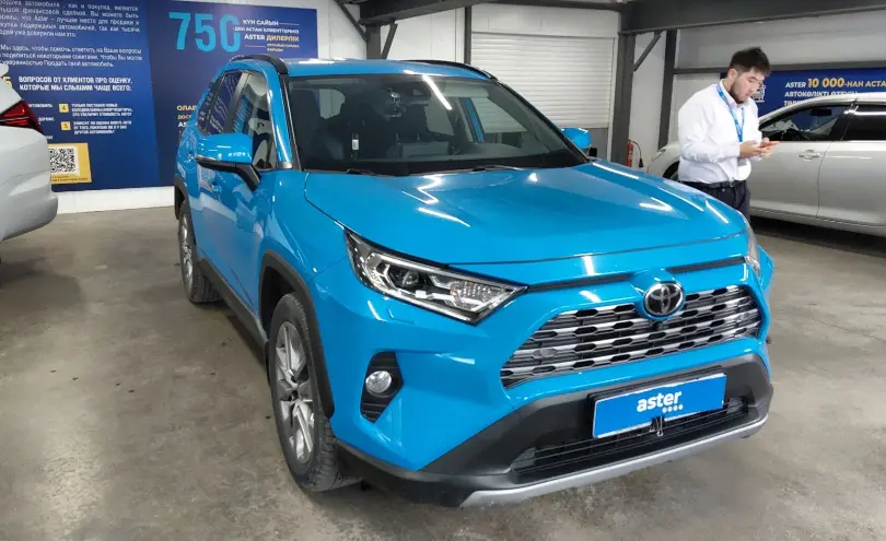 Toyota RAV4 2020 года за 15 000 000 тг. в Астана фото 2