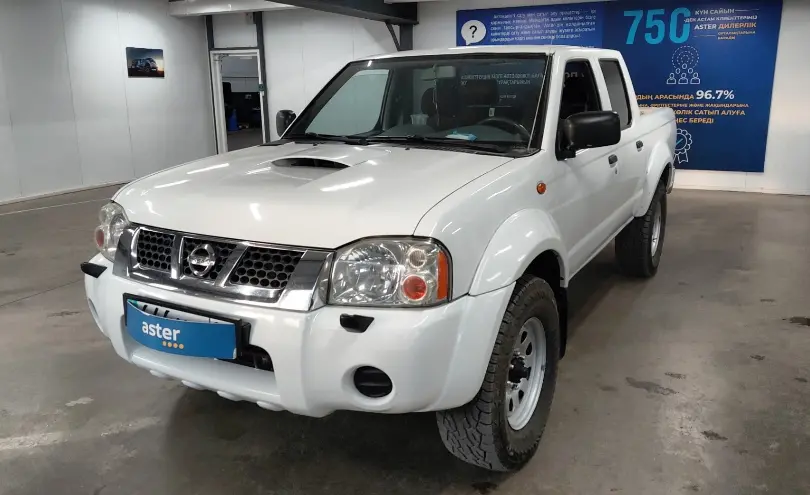 Nissan NP300 2012 года за 4 000 000 тг. в Астана