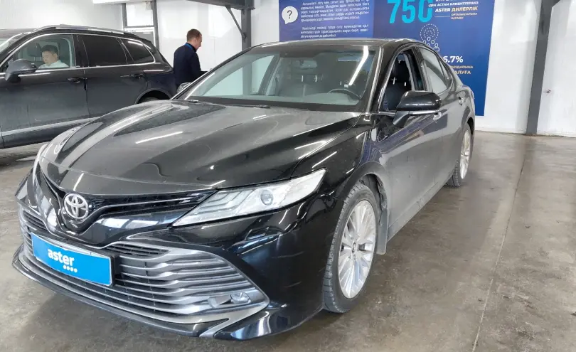 Toyota Camry 2019 года за 14 990 000 тг. в Астана