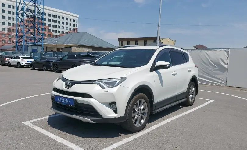 Toyota RAV4 2017 года за 12 850 000 тг. в Шымкент