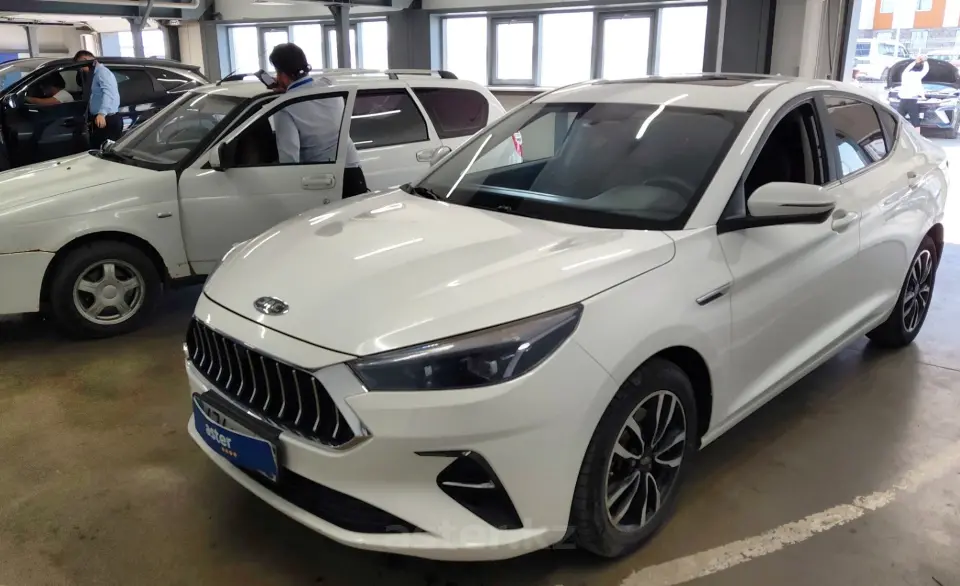 2021 JAC J7