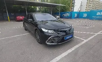 Toyota Camry 2021 года за 15 270 000 тг. в Алматы фото 2