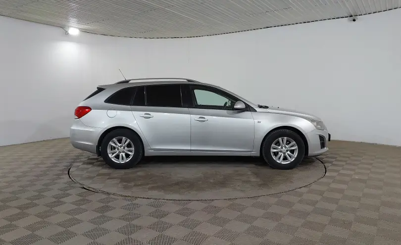 Chevrolet Cruze 2013 года за 2 390 000 тг. в Шымкент фото 4