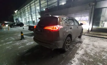 Toyota RAV4 2018 года за 11 490 000 тг. в Павлодар фото 3