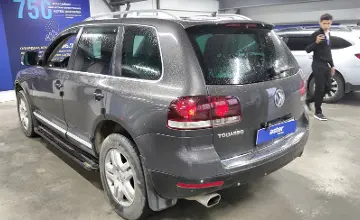 Volkswagen Touareg 2007 года за 5 990 000 тг. в Астана фото 4