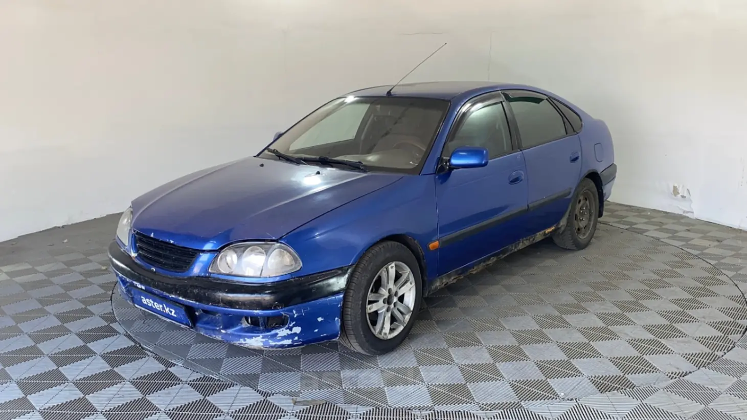 Toyota Avensis, 1998