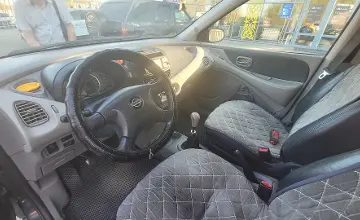 Nissan Almera Tino 2004 года за 2 190 000 тг. в Астана фото 5