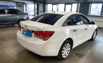 Chevrolet Cruze 2011 года за 2 300 000 тг. в Астана фото 3