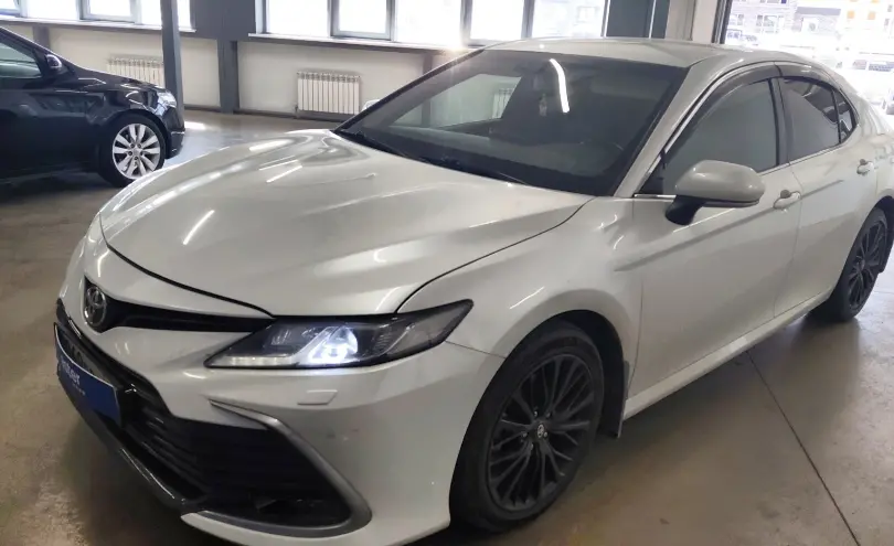 Toyota Camry 2021 года за 14 190 000 тг. в Астана