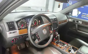 Volkswagen Touareg 2007 года за 7 890 000 тг. в Астана фото 5