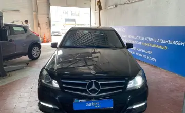 Mercedes-Benz C-Класс 2015 года за 7 000 000 тг. в Астана фото 2