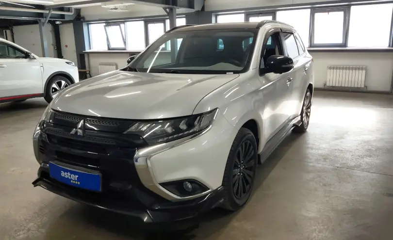 Mitsubishi Outlander 2022 года за 12 000 000 тг. в Астана