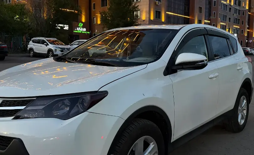Toyota RAV4 2014 года за 10 000 000 тг. в Астана фото 2