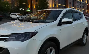 Toyota RAV4 2014 года за 10 000 000 тг. в Астана фото 2