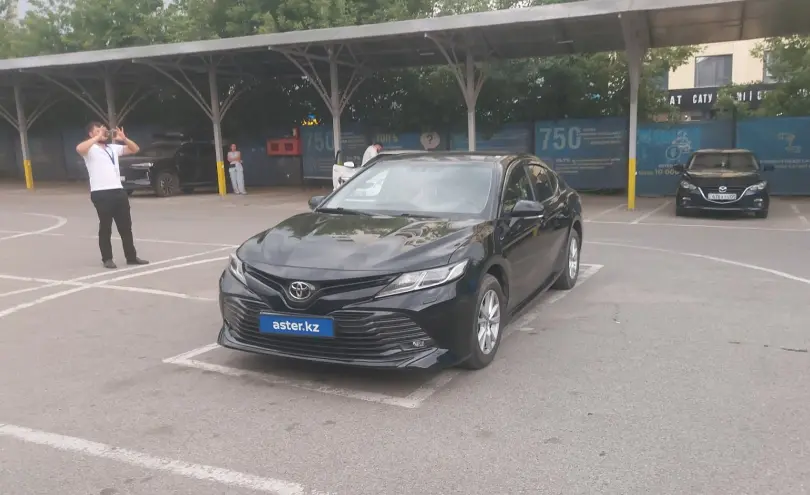 Toyota Camry 2020 года за 11 000 000 тг. в Алматы