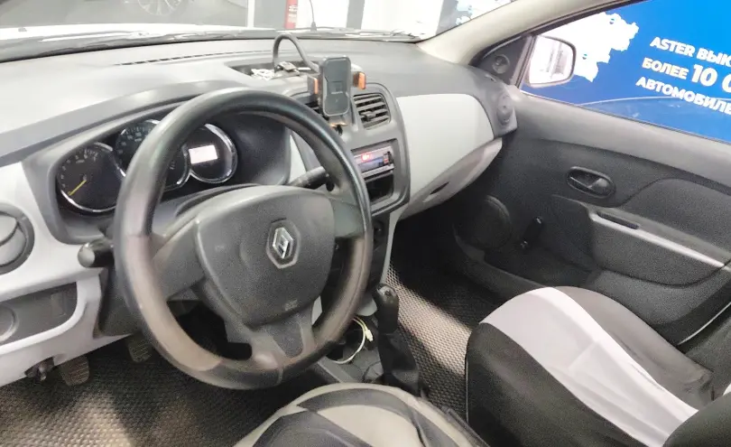 Renault Logan 2015 года за 2 500 000 тг. в Астана фото 5