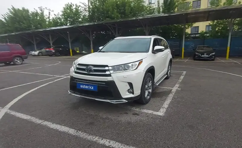 Toyota Highlander 2018 года за 15 000 000 тг. в Алматы