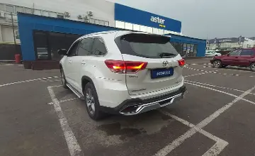 Toyota Highlander 2018 года за 15 000 000 тг. в Алматы фото 4
