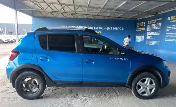 Renault Sandero 2015 года за 4 000 000 тг. в Алматы фото 4