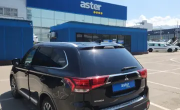 Mitsubishi Outlander 2017 года за 10 600 000 тг. в Алматы фото 4