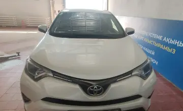 Toyota RAV4 2016 года за 10 000 000 тг. в Астана фото 2