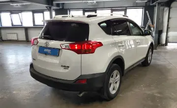 Toyota RAV4 2015 года за 9 200 000 тг. в Астана фото 3