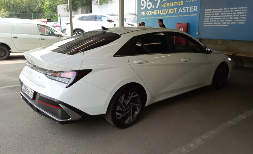 Hyundai Elantra 2024 года за 8 200 000 тг. в Алматы фото 4