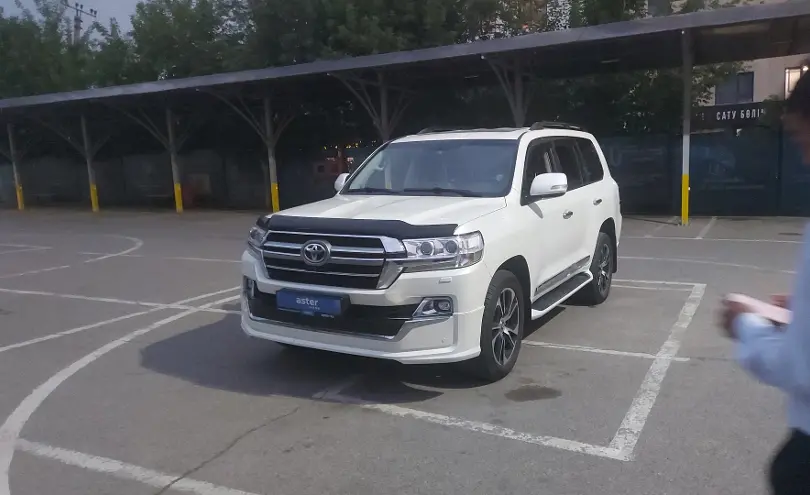 Toyota Land Cruiser 2017 года за 32 000 000 тг. в Алматы