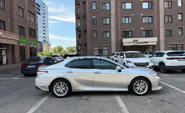 Toyota Camry 2020 года за 14 500 000 тг. в Алматы фото 4