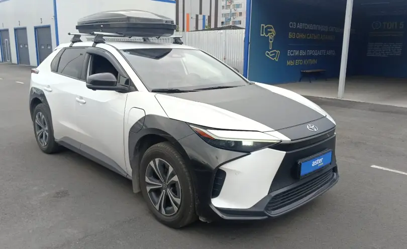 Toyota bZ4X 2023 года за 11 500 000 тг. в Алматы фото 3