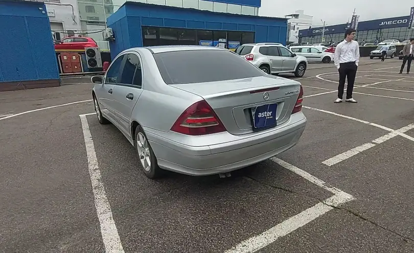 Mercedes-Benz C-Класс 2004 года за 3 300 000 тг. в Алматы фото 4