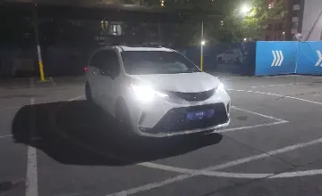 Toyota Sienna 2021 года за 24 000 000 тг. в Алматы фото 2