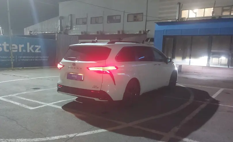 Toyota Sienna 2021 года за 24 000 000 тг. в Алматы фото 3