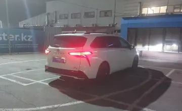 Toyota Sienna 2021 года за 24 000 000 тг. в Алматы фото 3