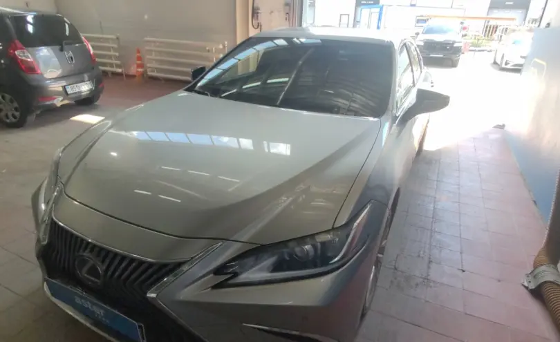 Lexus ES 2019 года за 20 000 000 тг. в Астана