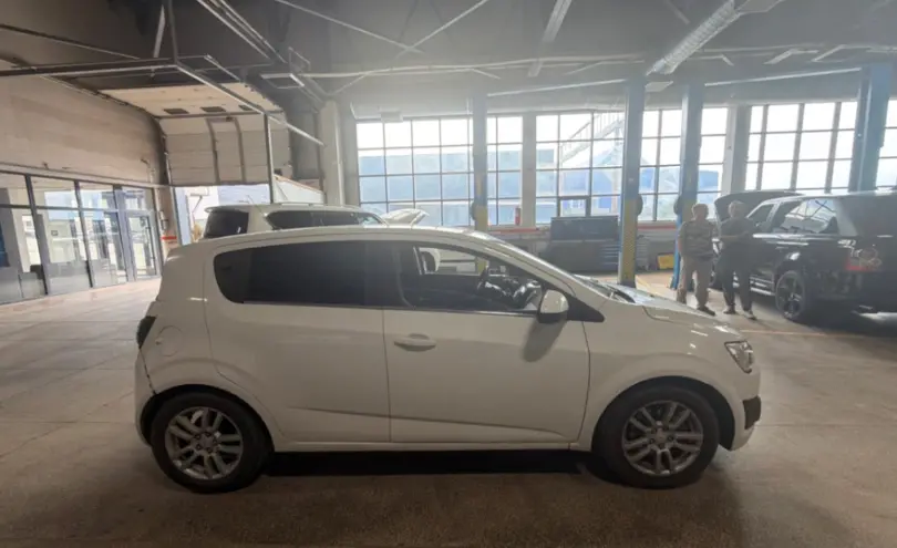 Chevrolet Aveo 2014 года за 3 500 000 тг. в Караганда фото 4