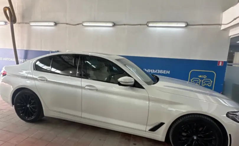 BMW 5 серии 2021 года за 21 000 000 тг. в Астана фото 4