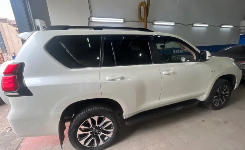 Toyota Land Cruiser Prado 2022 года за 35 000 000 тг. в Астана фото 4