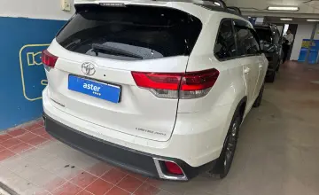 Toyota Highlander 2017 года за 17 000 000 тг. в Астана