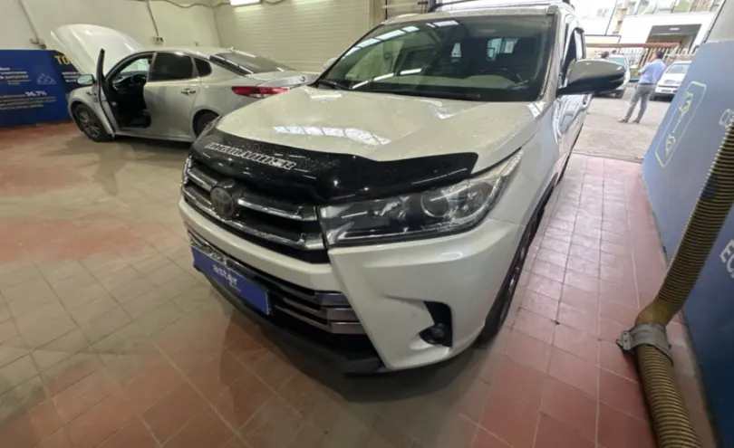 Toyota Highlander 2017 года за 17 000 000 тг. в Астана