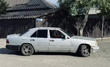 Mercedes-Benz E-Класс 1993 года за 900 000 тг. в Талдыкорган фото 4