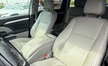 Toyota Highlander 2019 года за 18 000 000 тг. в Астана