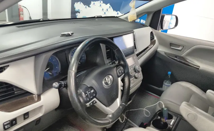 Toyota Sienna 2015 года за 13 000 000 тг. в Астана фото 5